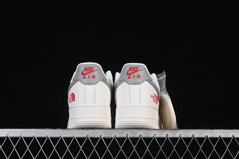 All categories Nk Air Force 1 Air Force series Nk Air Force 1 Low Air Force low top Nike Air Force 1'07 Low North Face co-branded beige gray red label Air Force 1 low top casual sneakers MM3399-802